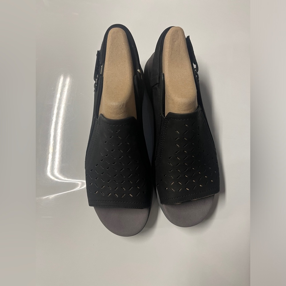 NEW Sleek Black and Gray sling shoes with Streamlined Comfort